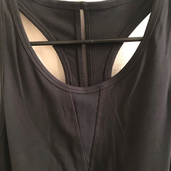 ZYIA Black Effortless Tank Top - Long - Picture 2 of 10
